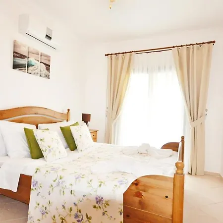 Villa Sleeps 9 With Pool And Air Con *
