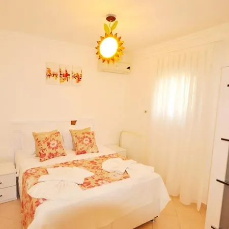 Sleeps 9 With Pool And Air Con Villa Ortakentyahşi