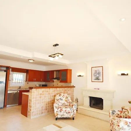 Sleeps 9 With Pool And Air Con Villa Ortakentyahşi