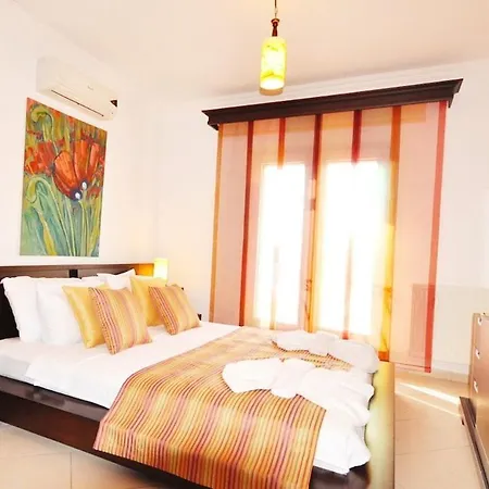 Sleeps 9 With Pool And Air Con Ortakentyahşi