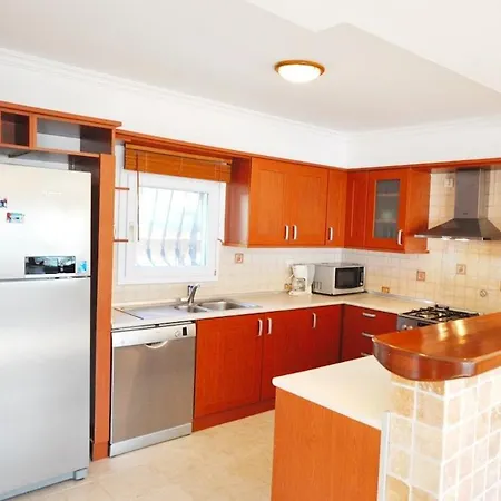 Villa Sleeps 9 With Pool And Air Con Ortakentyahşi